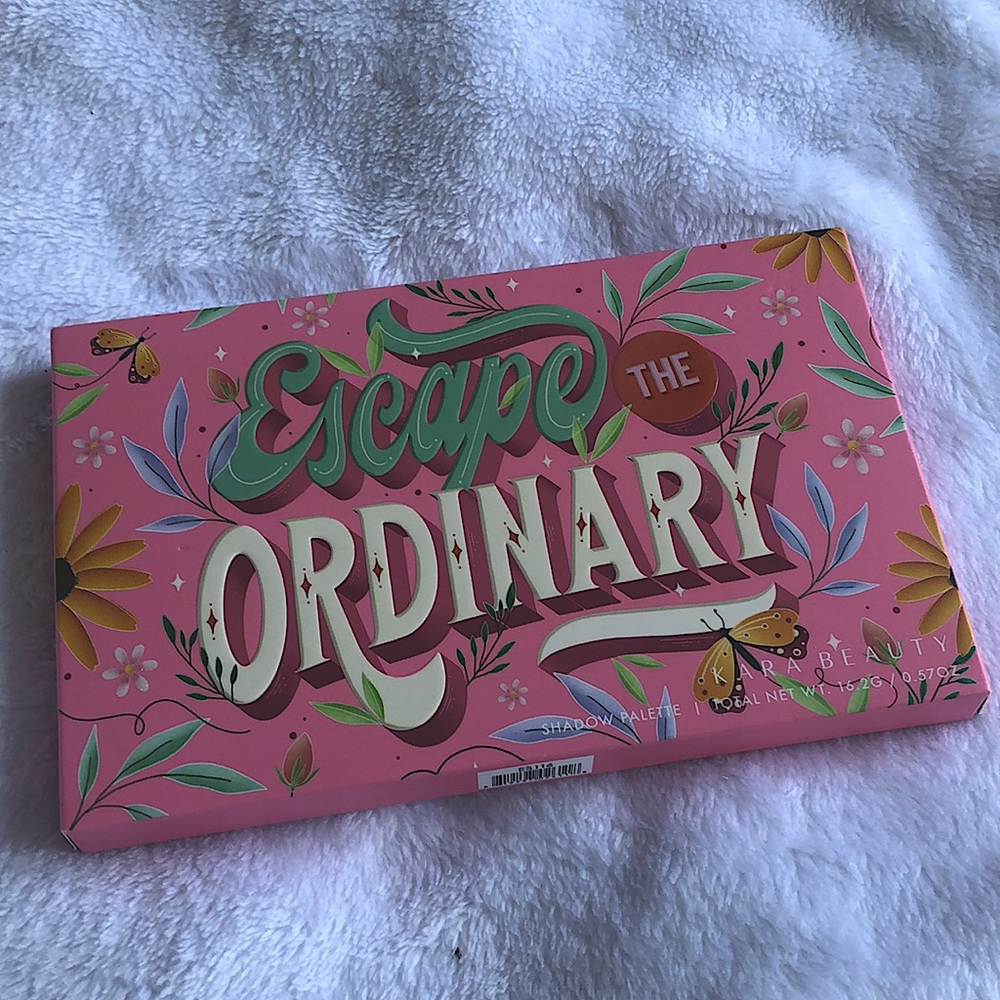 KARA BEAUTY Escape the Ordinary Shadow Palette 💗